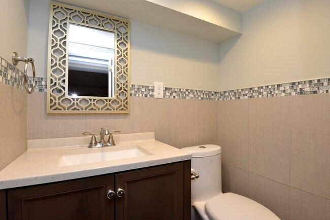 Building Photo - 174-06 Jewel Ave