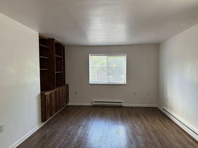 Building Photo - 1468 Rock Cliff Dr