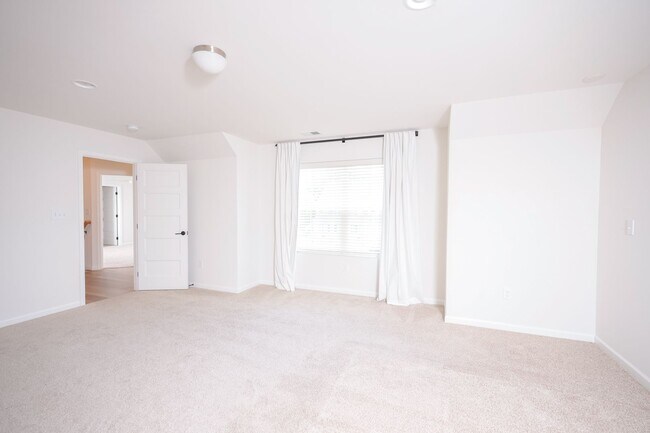 Building Photo - 245 Hollyhock Dr