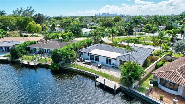 Building Photo - 1981 Coral Gardens Dr