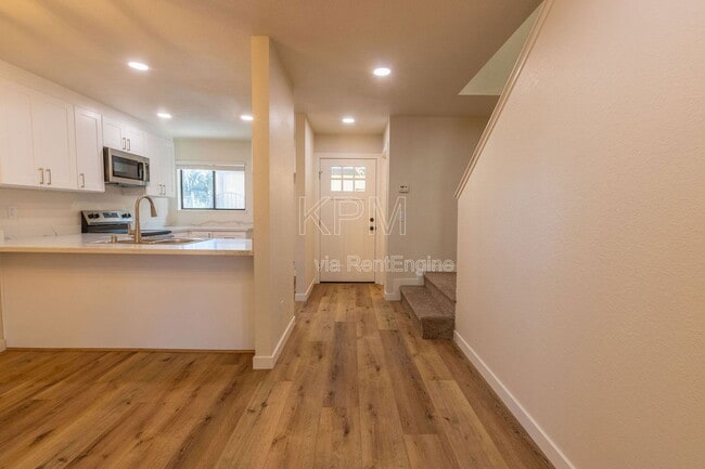 Building Photo - 955 Academy St