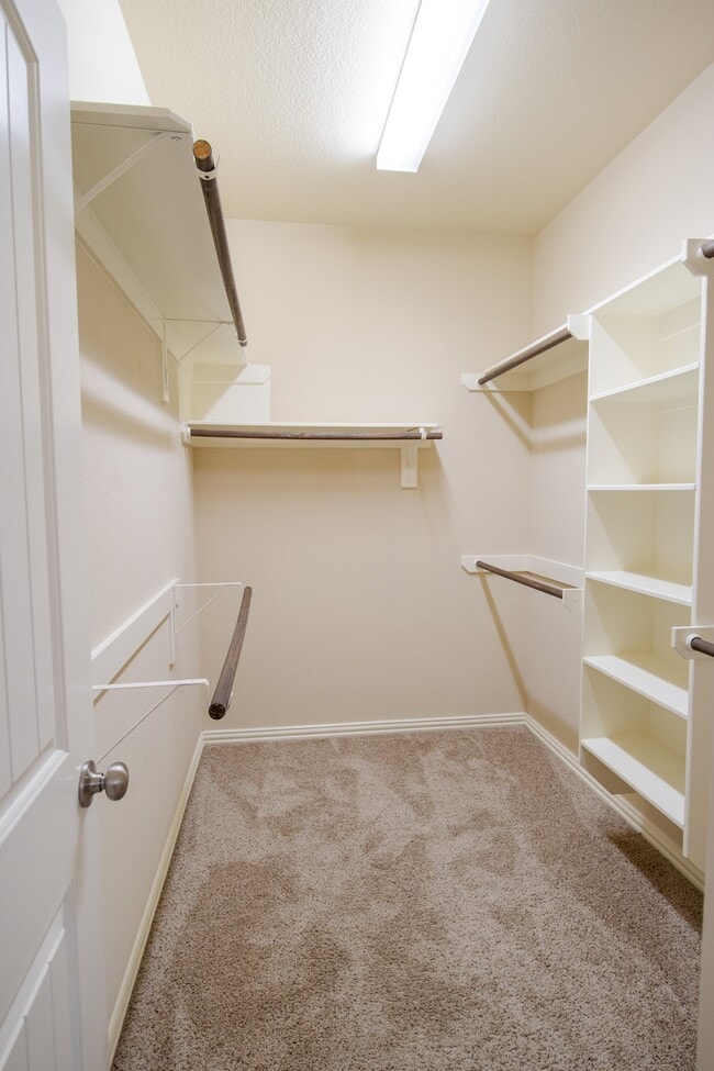 Building Photo - 7042 Bristol Memorial Dr