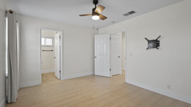 Building Photo - 3 Bedroom Home in Vacaville