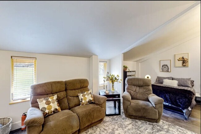 Building Photo - $2,700 - All Utilities Included Modern ADU with Two Bedrooms Townhouse Ready For Lease!