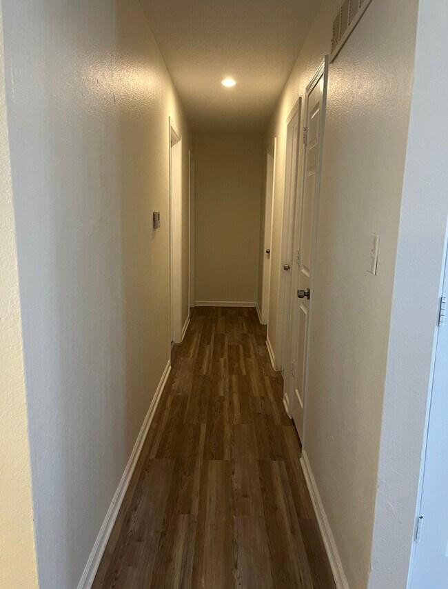 Building Photo - 1704 NE Balboa St