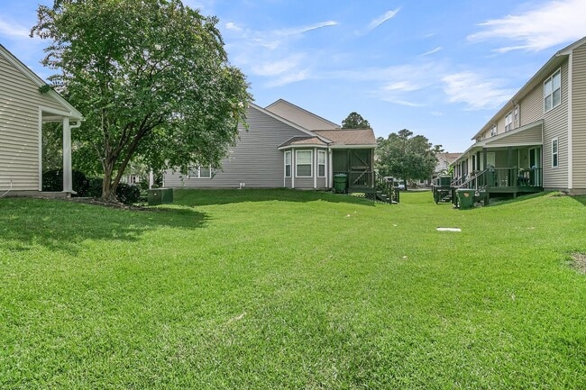 Building Photo - Beautiful Clements Ferry Townhome!