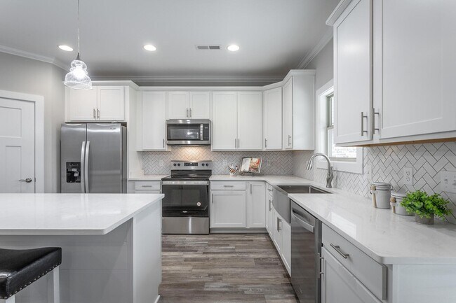 Building Photo - 8955 Silver Maple Dr