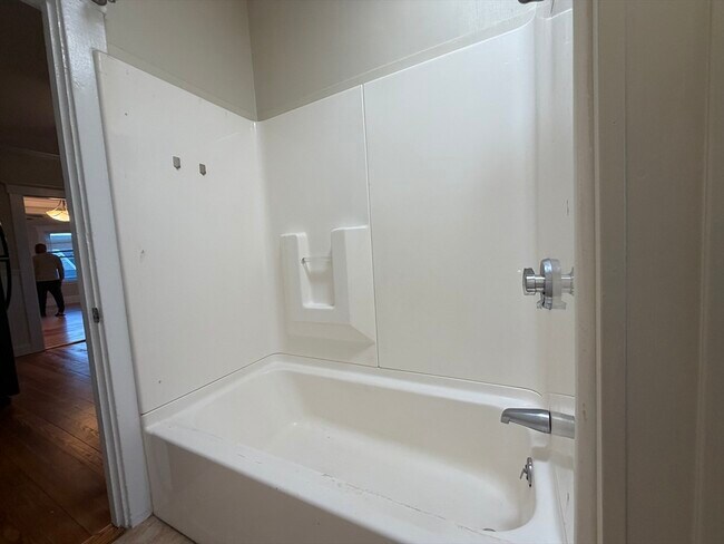 Building Photo - 320 Wood St