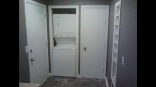 Building Photo - Pre Leasing for fall 2026!