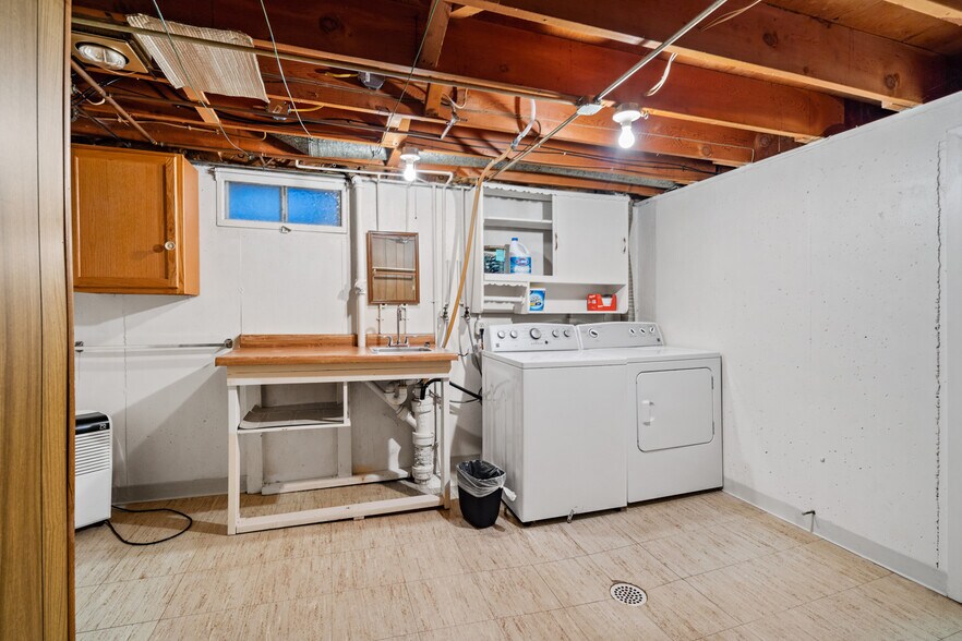 Building Photo - 1816 Gross Ave