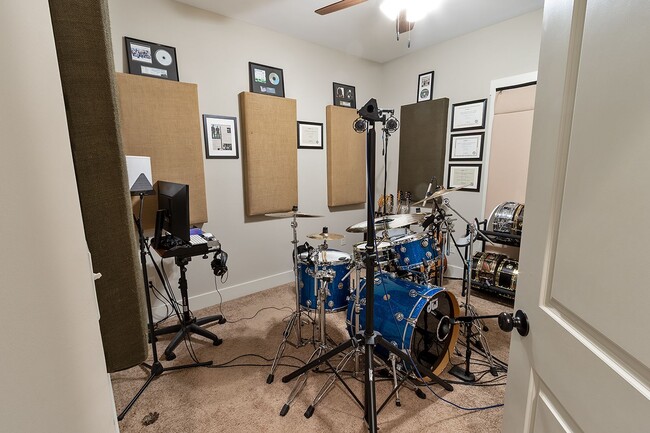 Building Photo - Millbrook Rental!