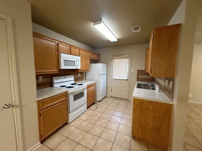 Building Photo - 1303 Chips Dr