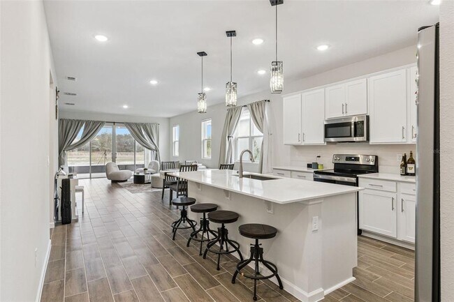 Building Photo - 654 Heritage Sq Dr