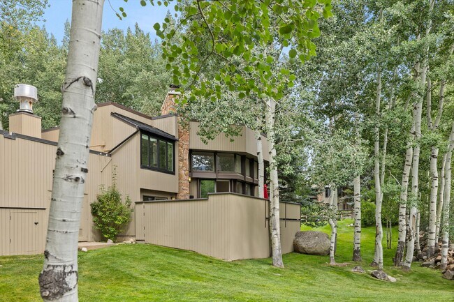 Building Photo - 1443 Crystal Lake Rd