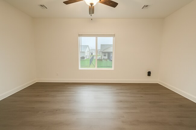 Building Photo - 1638/40 Hickory Creek