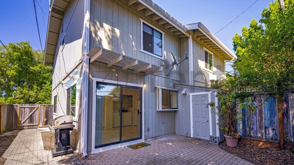 Building Photo - Unit