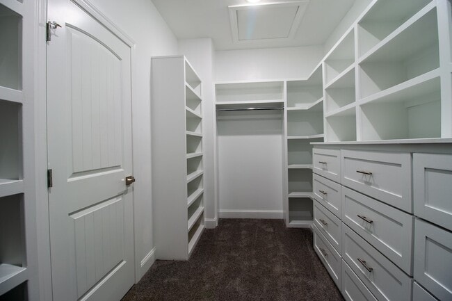 Building Photo - 935 S Cross Bridges Rd