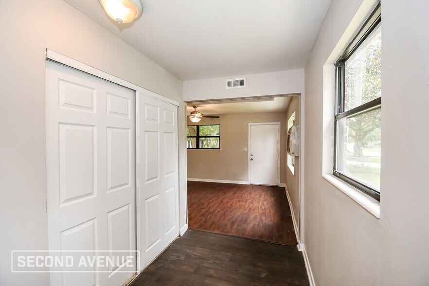 Building Photo - 6863 Jack Horner Ln