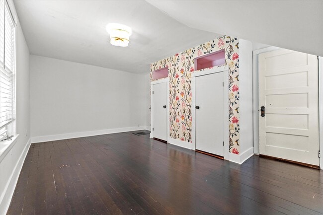Building Photo - 16 Chautauqua Ave