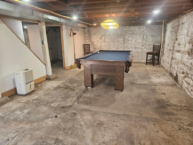 Building Photo - 619 S Kentwood Ave