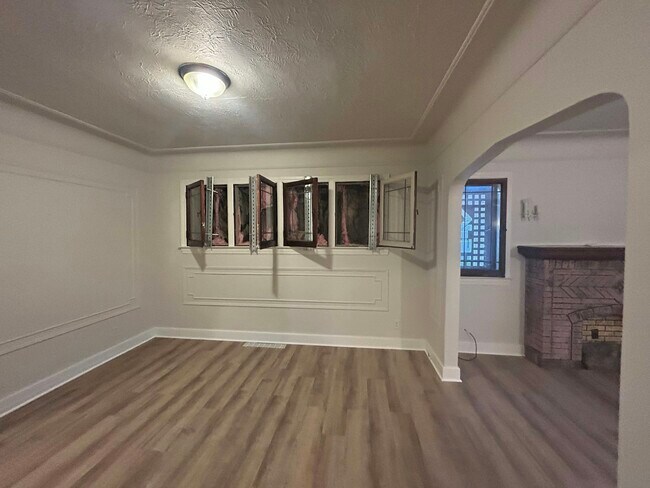 Building Photo - 4401 Buckingham