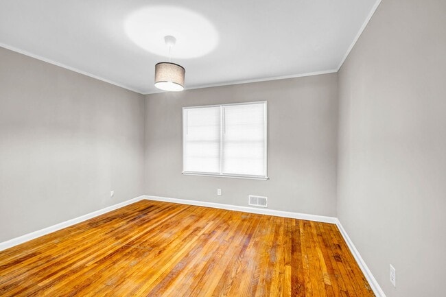 Building Photo - 1870 Windemere Dr NE