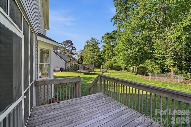 Building Photo - 319 Deep Forest Ct