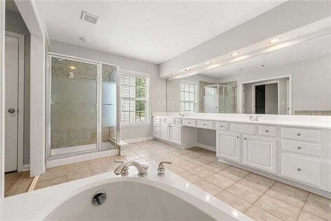Building Photo - 28 Crystal Downs Way NE