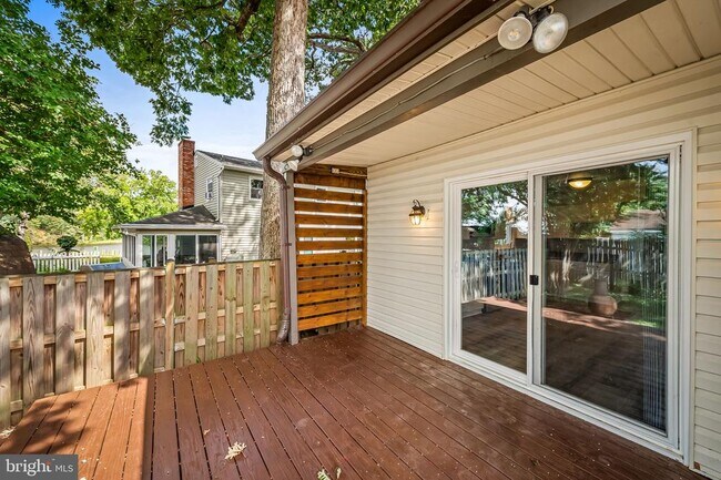 Building Photo - 530 Highland Dr