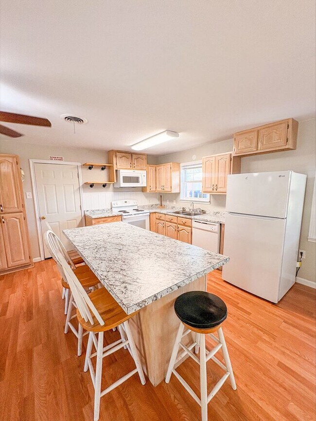 Building Photo - Beautiful Home Available 11/25 For Rent In Little River Academy!