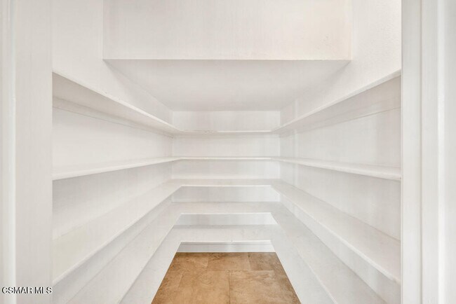 Building Photo - 852 Admiral Ct