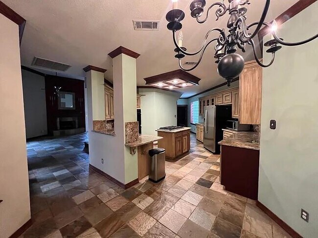 Building Photo - 6983 Oakwood Park