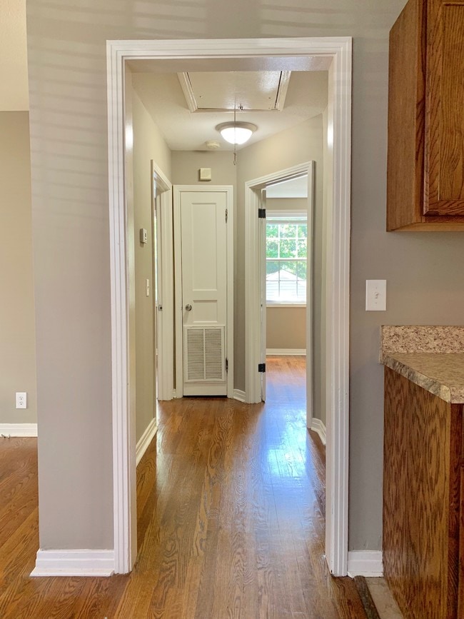 Building Photo - 854 E Happy Hollow Dr