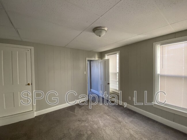 Building Photo - 556 S Second St