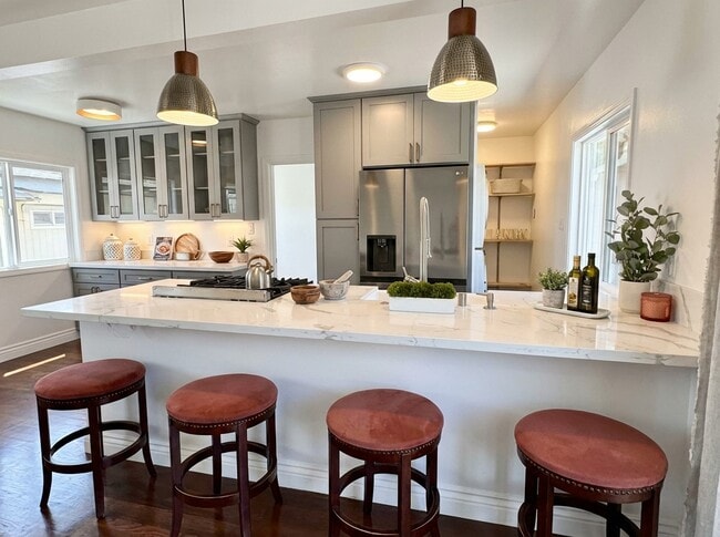 Building Photo - 1230 N Hollywood Way