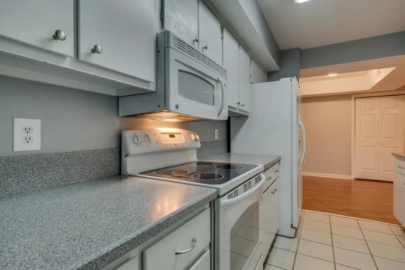 Building Photo - 262 Hillsboro Pl