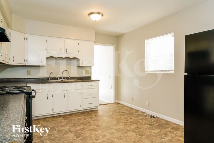Building Photo - 3560 Bradford Dr