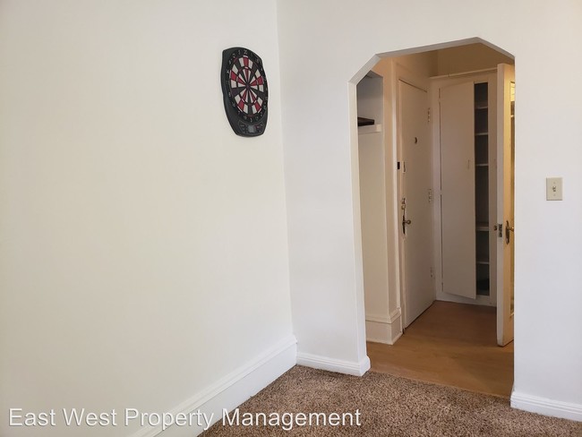 Building Photo - 1529 E 2nd St