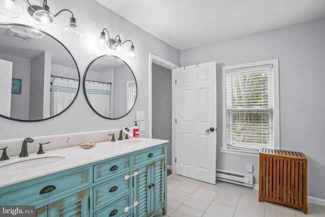 Building Photo - 6032 Melbourne Ave