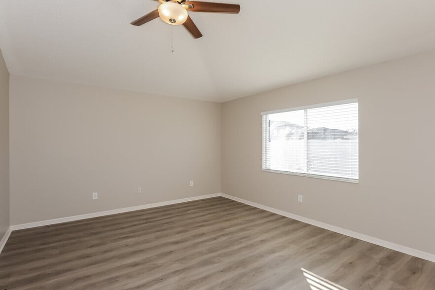 Building Photo - 12620 Longcrest Dr
