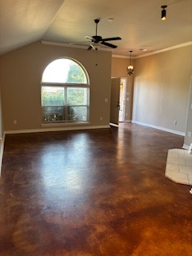 Building Photo - 427 Dalton Ln