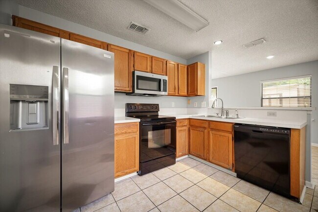 Building Photo - Charming 3-Bedroom, 2-bathroom Gem Awaits!