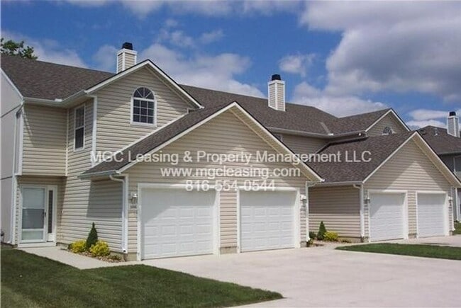 Building Photo - Harrisonville 2 Bedroom 2.5 Bath Townhome!