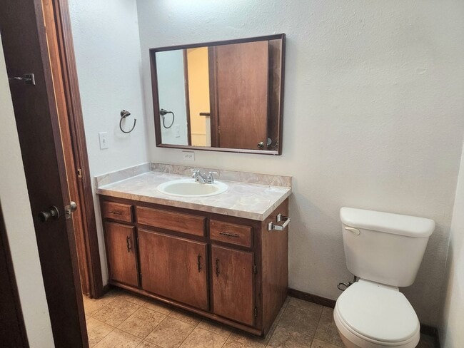 Building Photo - 504 S Avenue B