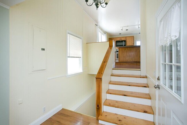 Building Photo - 132 Evarts St