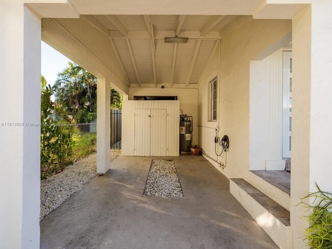 Building Photo - 1009 NW 11th Ct