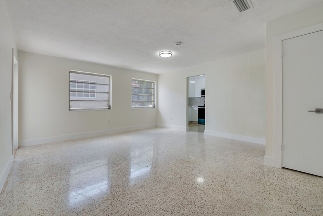Building Photo - 3334 SW 24th St