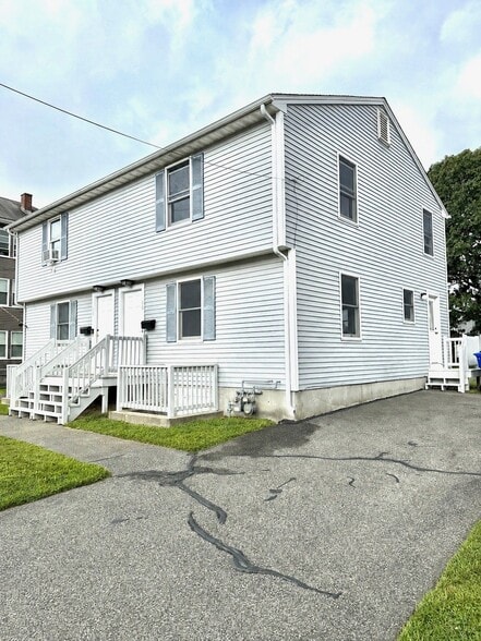 Building Photo - 60 Ivy St