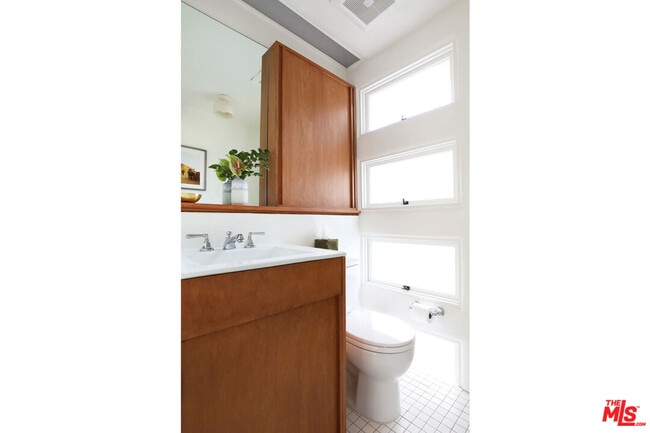 Building Photo - 1811 Edgecliffe Dr