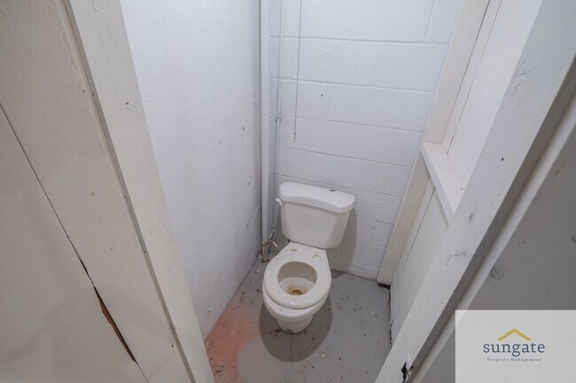 Building Photo - 1444 Meridene Dr